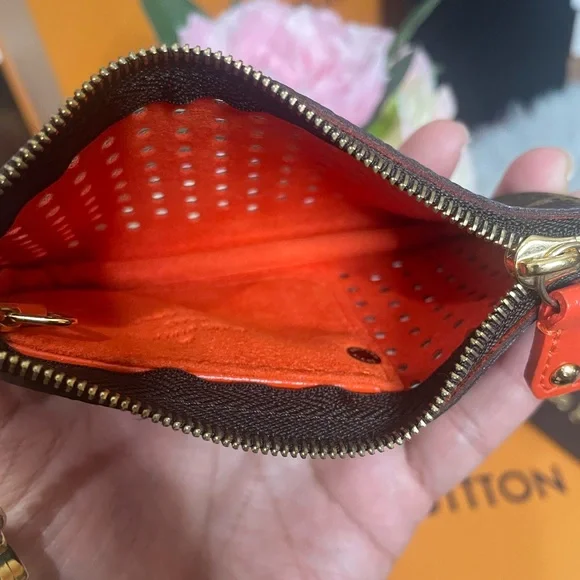 Limited Edition Authentic Louis Vuitton Perforated Key Close - Picture 9 of 15